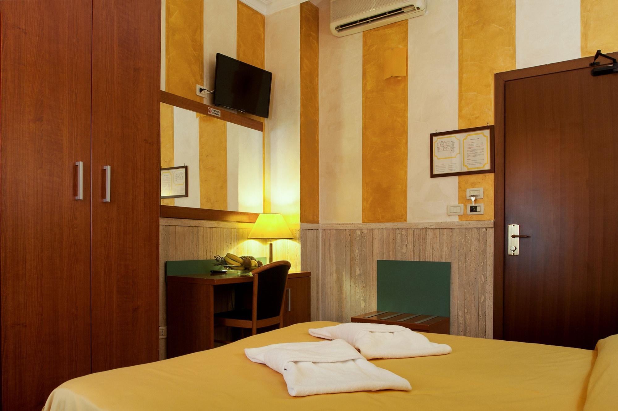 רומא Hotel Pyramid מראה חיצוני תמונה