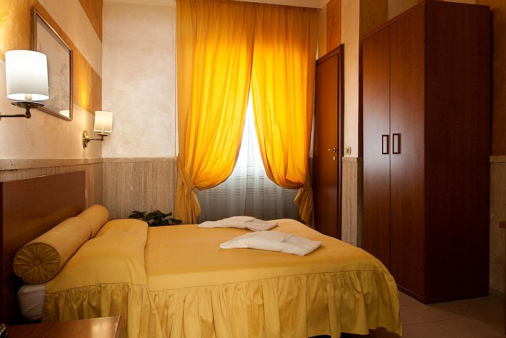 רומא Hotel Pyramid מראה חיצוני תמונה