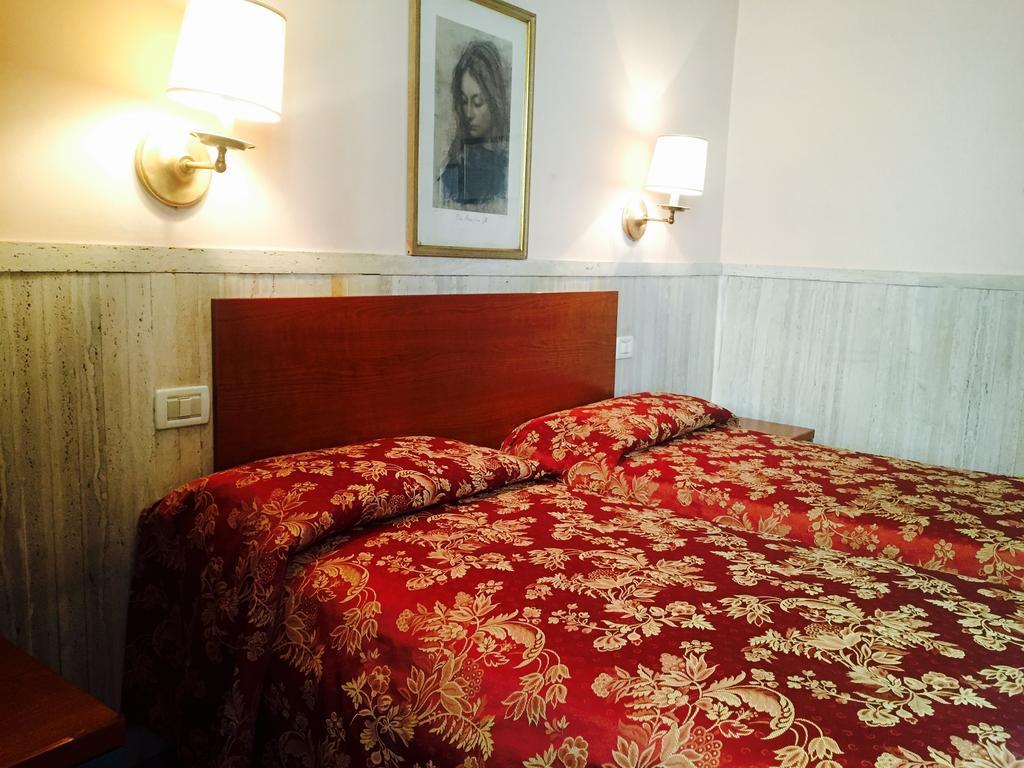רומא Hotel Pyramid מראה חיצוני תמונה