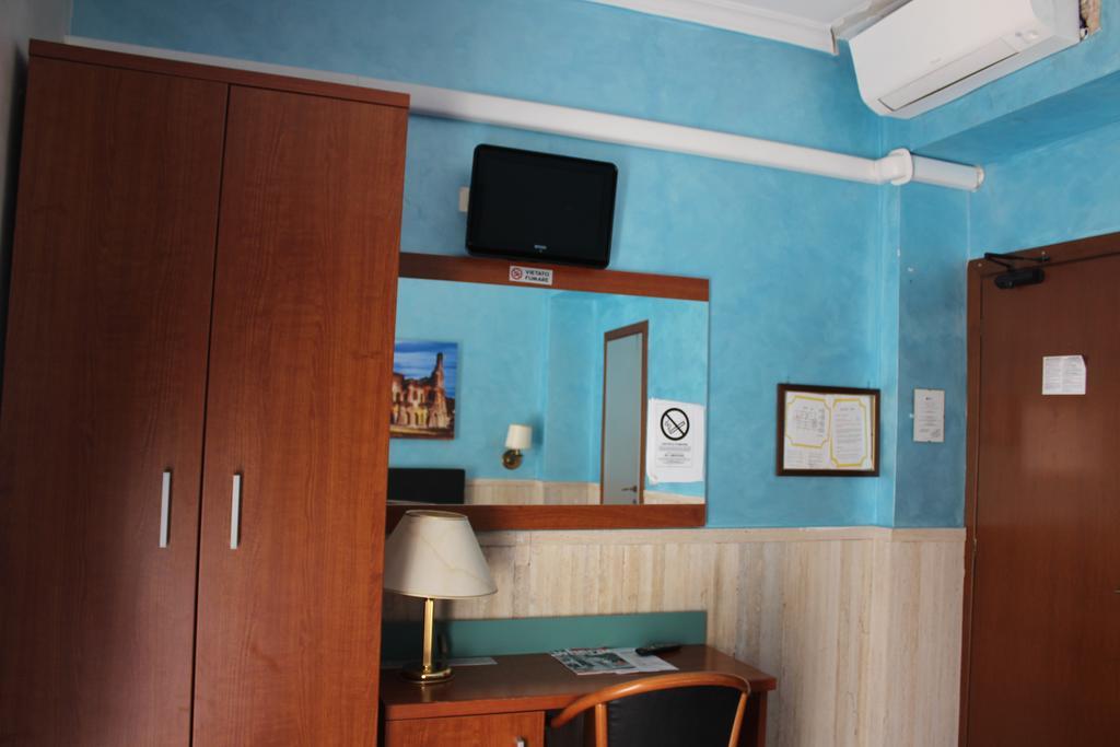 רומא Hotel Pyramid מראה חיצוני תמונה