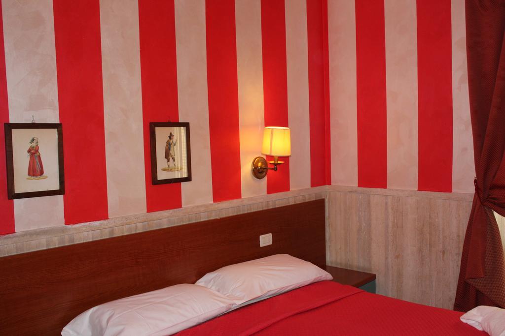 רומא Hotel Pyramid מראה חיצוני תמונה