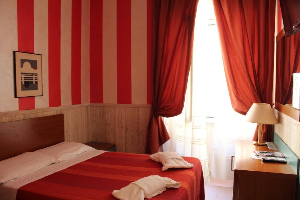 רומא Hotel Pyramid מראה חיצוני תמונה